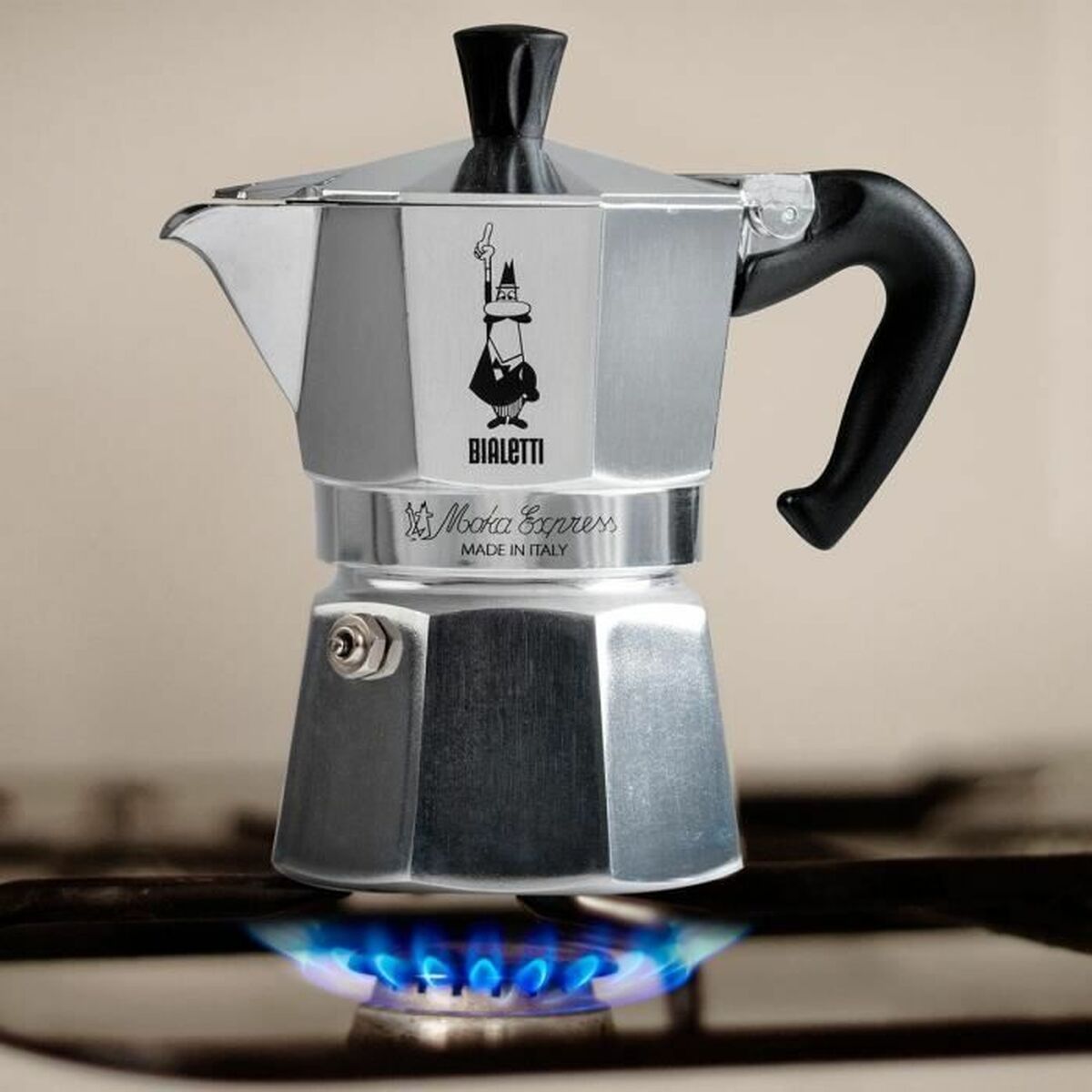 Cafetera Italiana Bialetti Moka Express Aluminio 6 Tazas