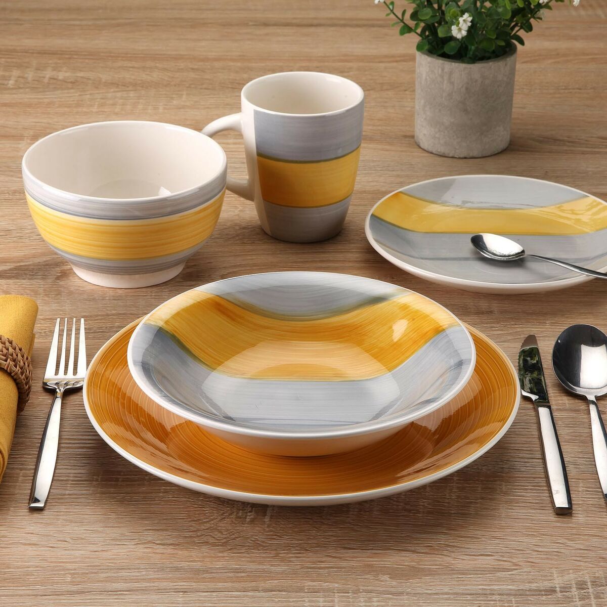 Versa Leanne Yellow Stoneware Dinnerware Set 26.5 x 26.5 cm 18 Pieces