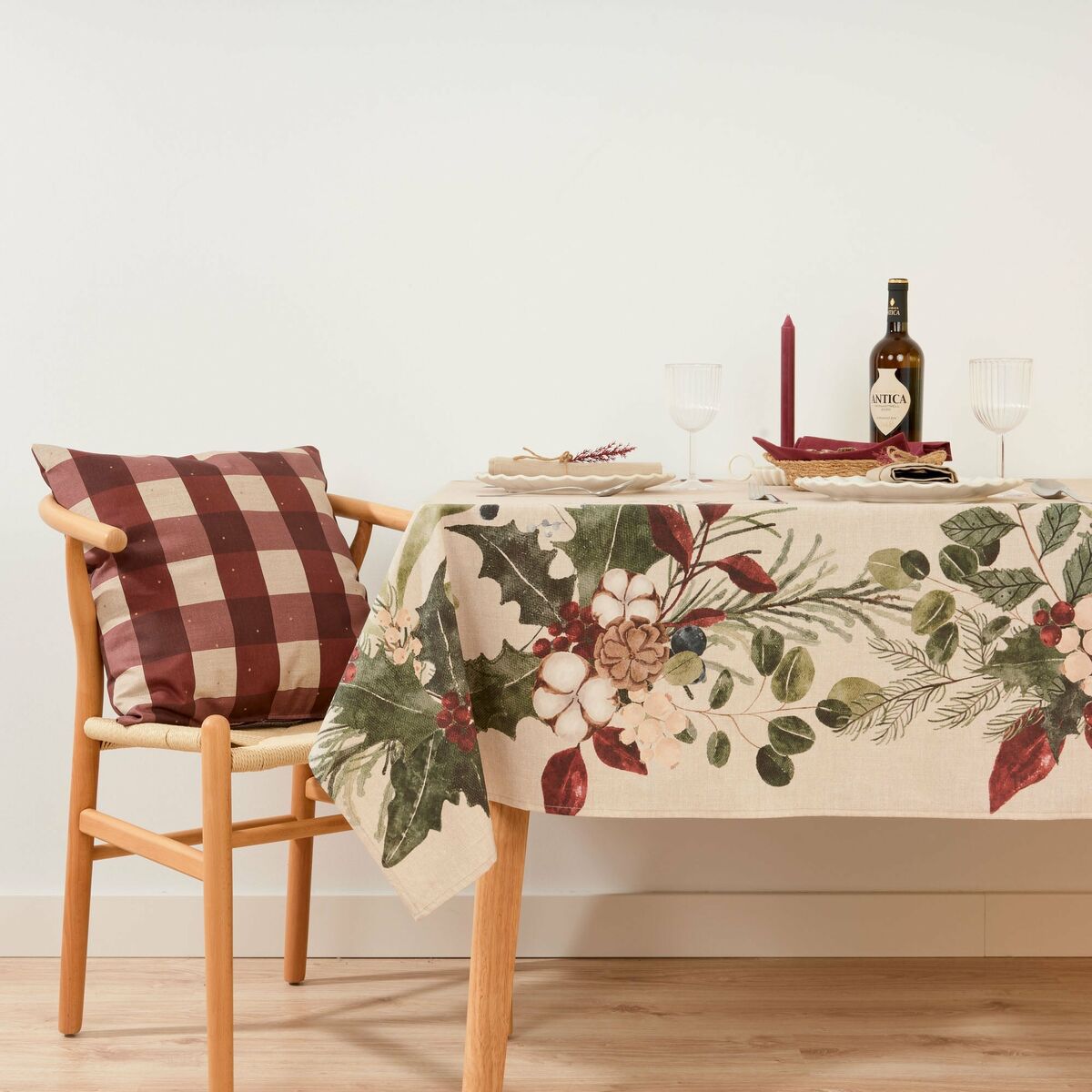 Mauré stain-resistant tablecloth 155 x 155 cm