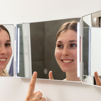 Bathroom mirror with LED light and 360º vision InnovaGoods