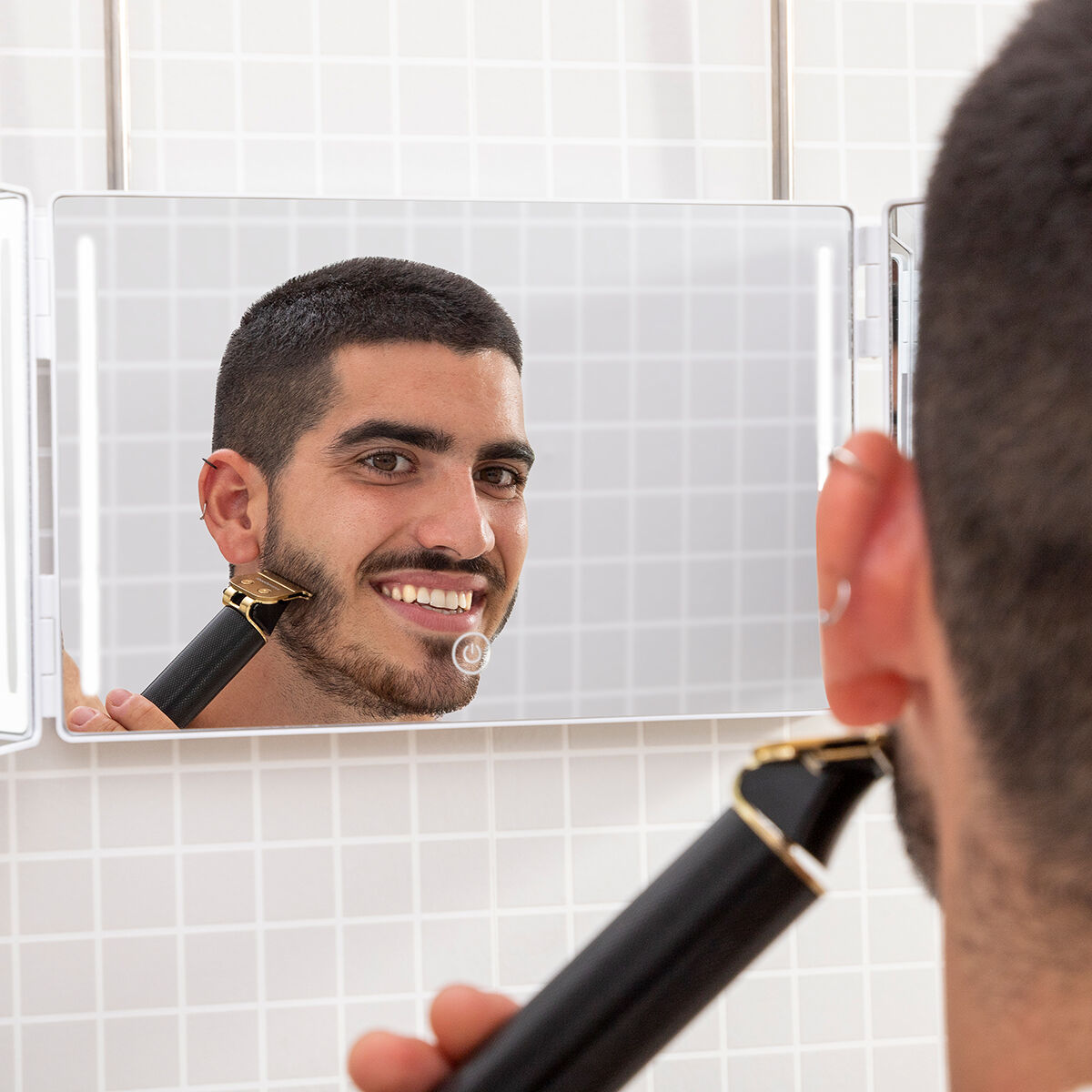 Bathroom mirror with LED light and 360º vision InnovaGoods