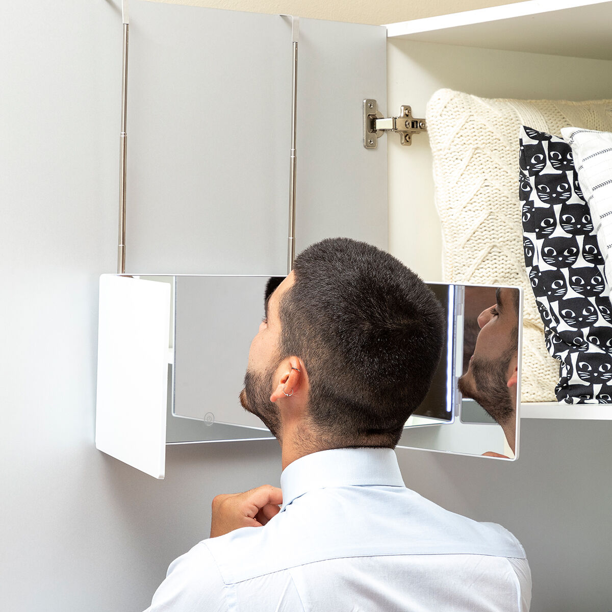 Bathroom mirror with LED light and 360º vision InnovaGoods